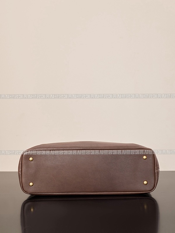 미우미우아방뛰르나파가죽백  20260316-102004-009루.jpg