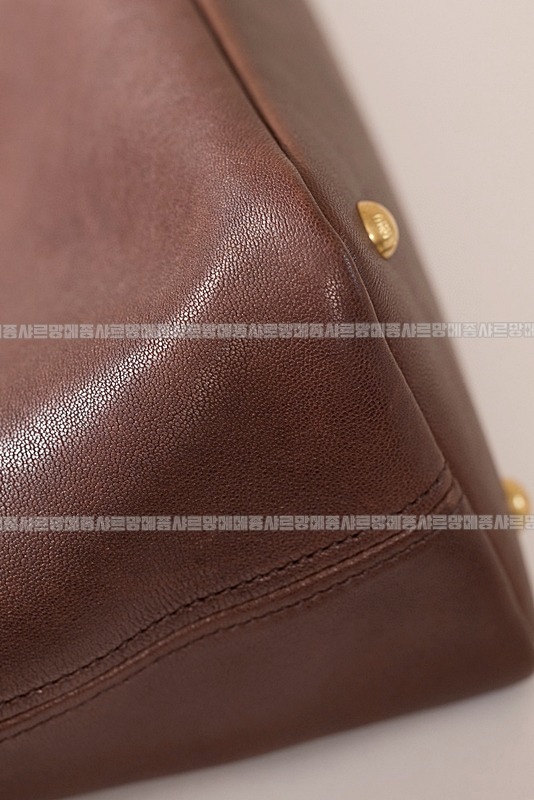 미우미우아방뛰르나파가죽백  20260316-102004-010루.jpg