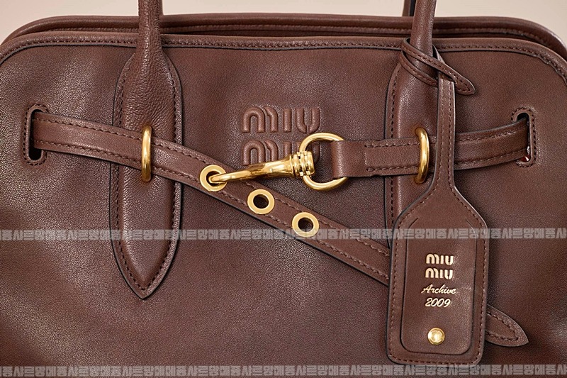 미우미우아방뛰르나파가죽백  20260316-102005-016루.jpg