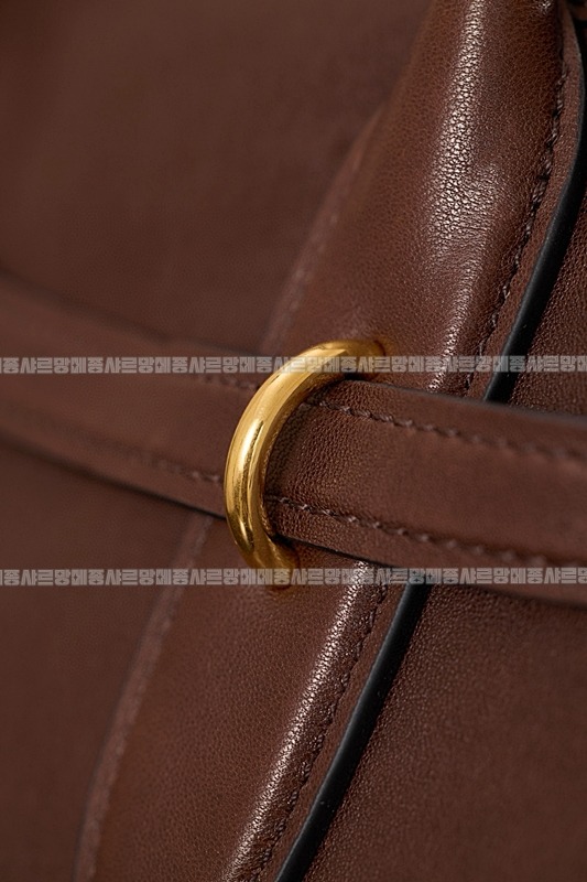 미우미우아방뛰르나파가죽백  20260316-102005-018루.jpg