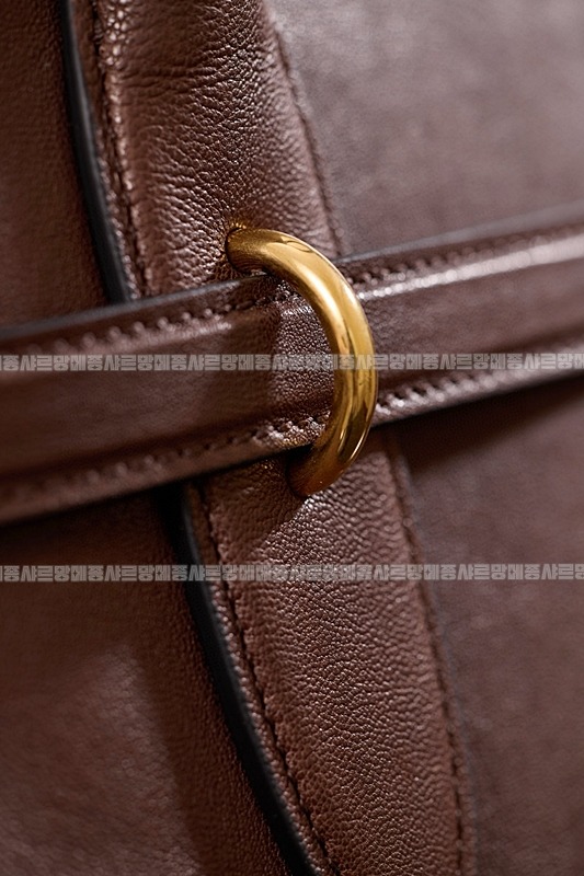 미우미우아방뛰르나파가죽백  20260316-103539-019루.jpg