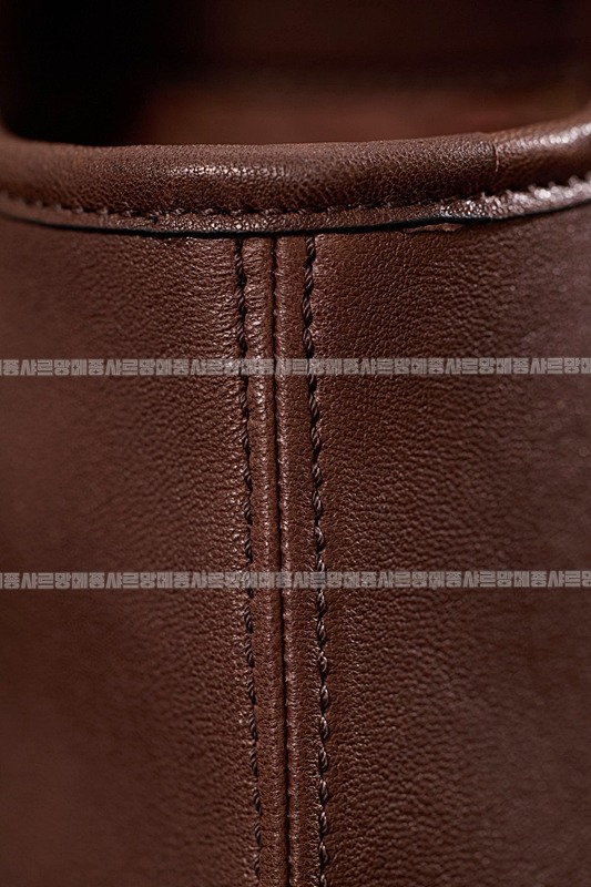 미우미우아방뛰르나파가죽백  20260316-103539-018루.jpg