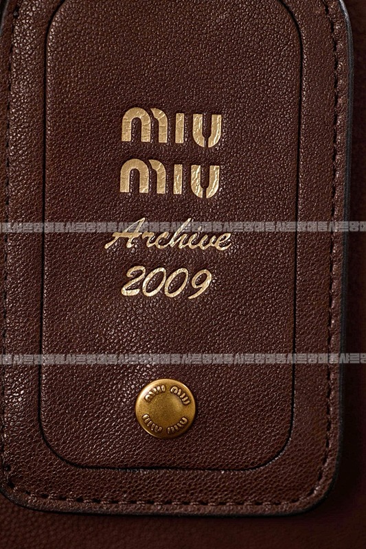 미우미우아방뛰르나파가죽백  20260316-103538-011루.jpg