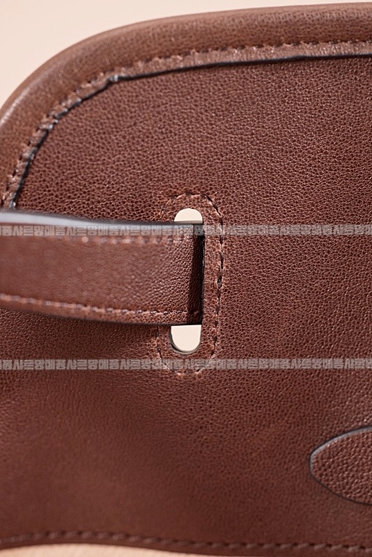 미우미우아방뛰르나파가죽백  20260316-103538-012루.jpg