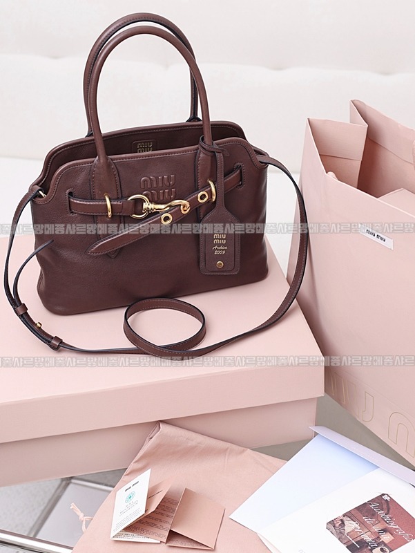 미우미우아방뛰르나파가죽백  20260316-110048-028루.jpg