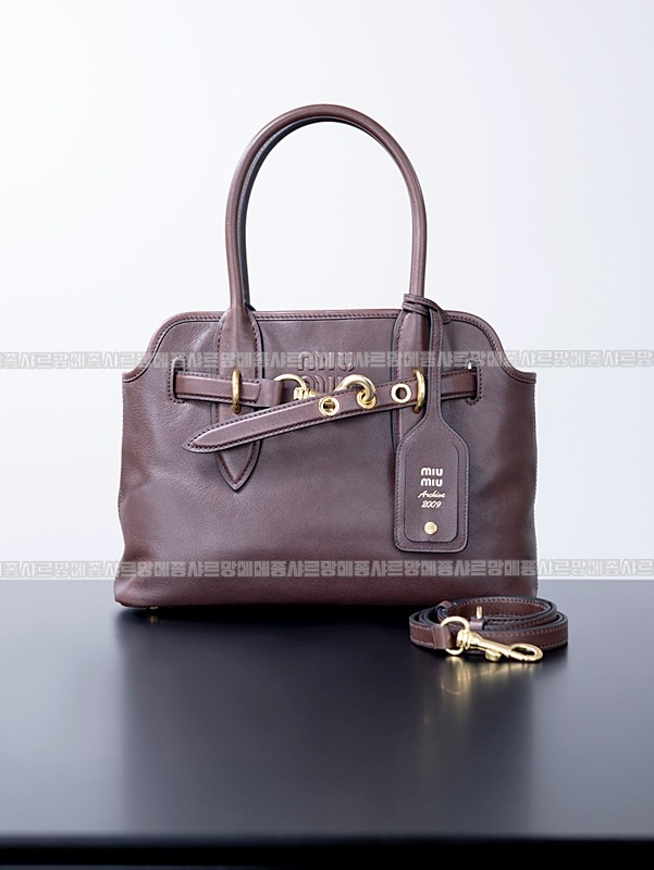 미우미우아방뛰르나파가죽백  20260316-110040-001루.jpg