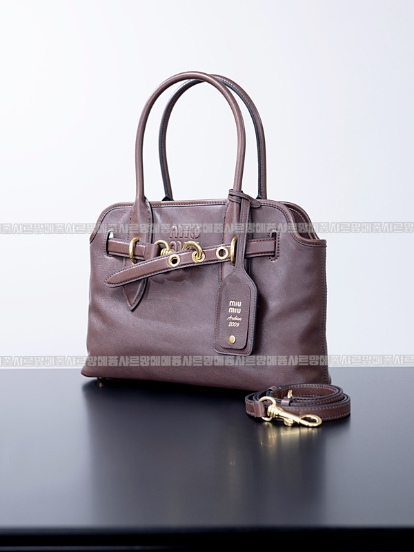 미우미우아방뛰르나파가죽백  20260316-110040-002루.jpg