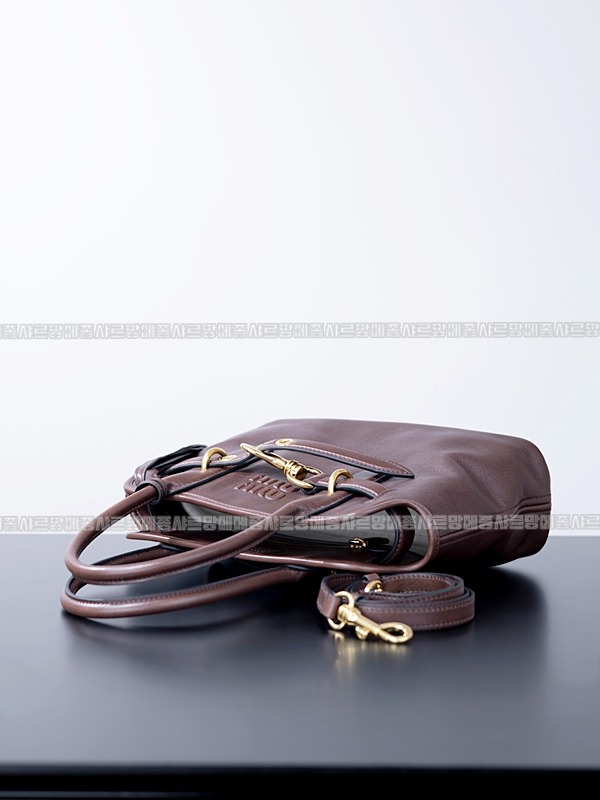 미우미우아방뛰르나파가죽백  20260316-110041-005루.jpg