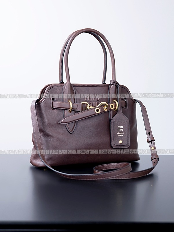 미우미우아방뛰르나파가죽백  20260316-110042-009루.jpg