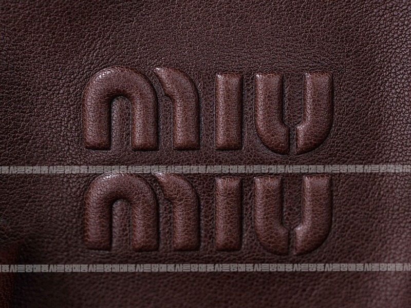 미우미우아방뛰르나파가죽백  20260316-110042-010루.jpg