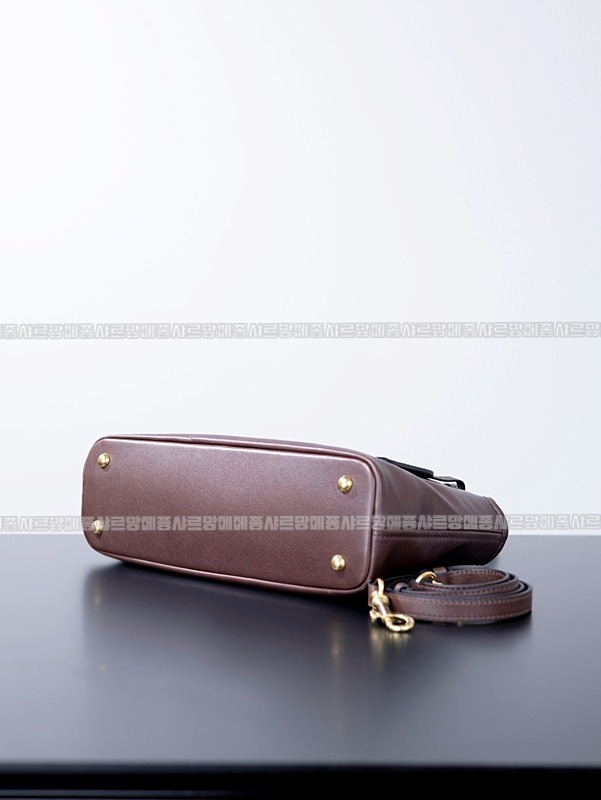 미우미우아방뛰르나파가죽백  20260316-110041-006루.jpg