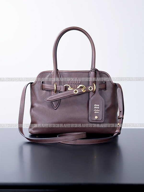 미우미우아방뛰르나파가죽백  20260316-110041-007루.jpg