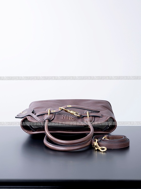 미우미우아방뛰르나파가죽백  20260316-110040-004루.jpg