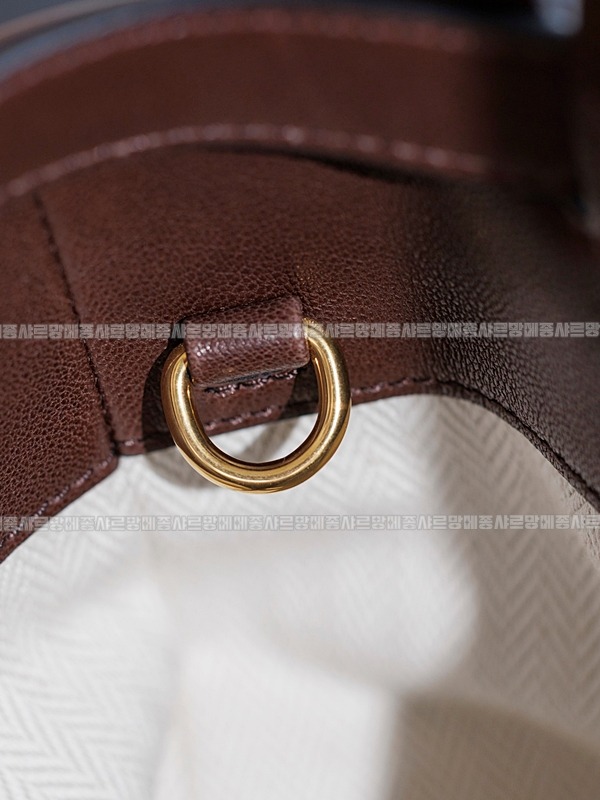 미우미우아방뛰르나파가죽백  20260316-110043-017루.jpg