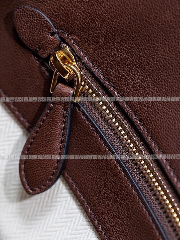 미우미우아방뛰르나파가죽백  20260316-110044-018루.jpg