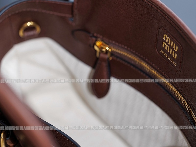 미우미우아방뛰르나파가죽백  20260316-110045-021루.jpg