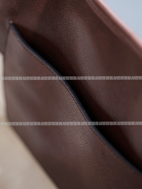 미우미우아방뛰르나파가죽백  20260316-110045-022루.jpg