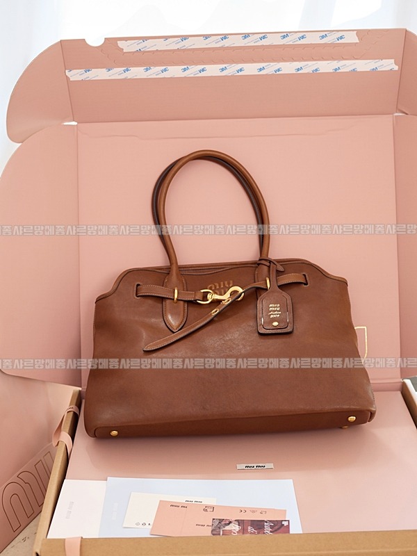 미우미우아방뛰르나파가죽백  20260316-111515-027루.jpg