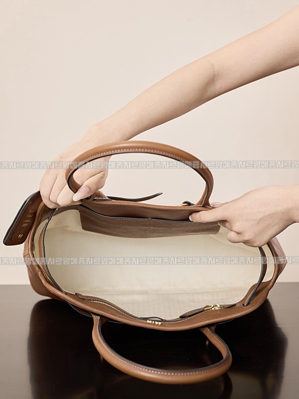 미우미우아방뛰르나파가죽백  20260316-111512-005루.jpg