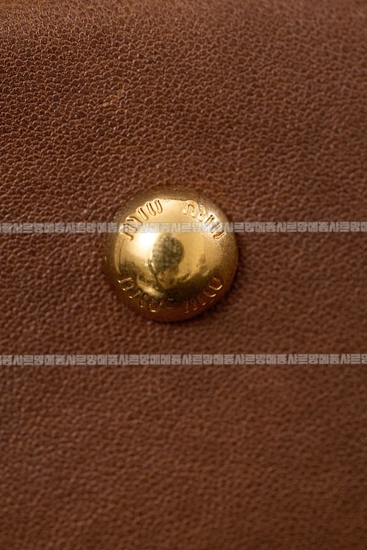 미우미우아방뛰르나파가죽백  20260316-111513-010루.jpg