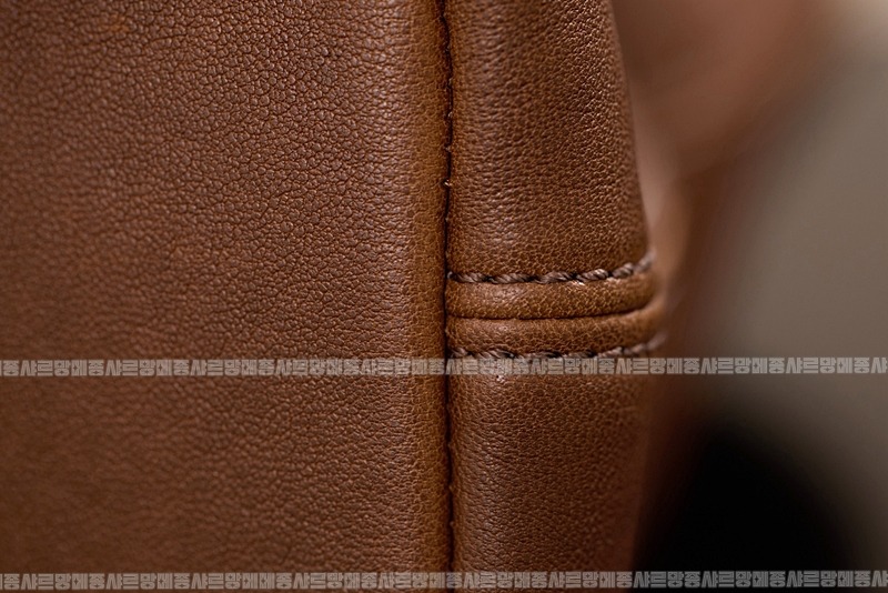 미우미우아방뛰르나파가죽백  20260316-111513-016루.jpg