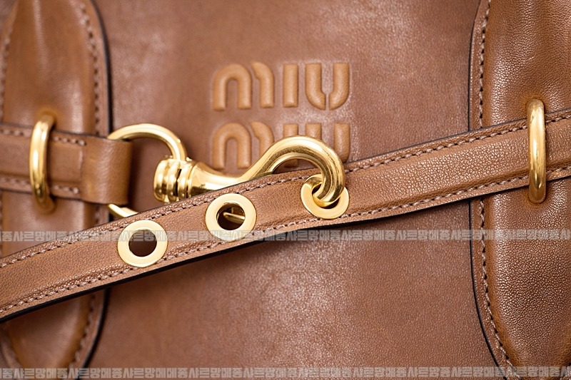 미우미우아방뛰르나파가죽백  20260316-111514-018루.jpg