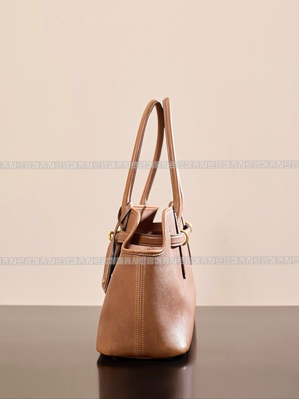 미우미우아방뛰르나파가죽백  20260316-111852-008루.jpg