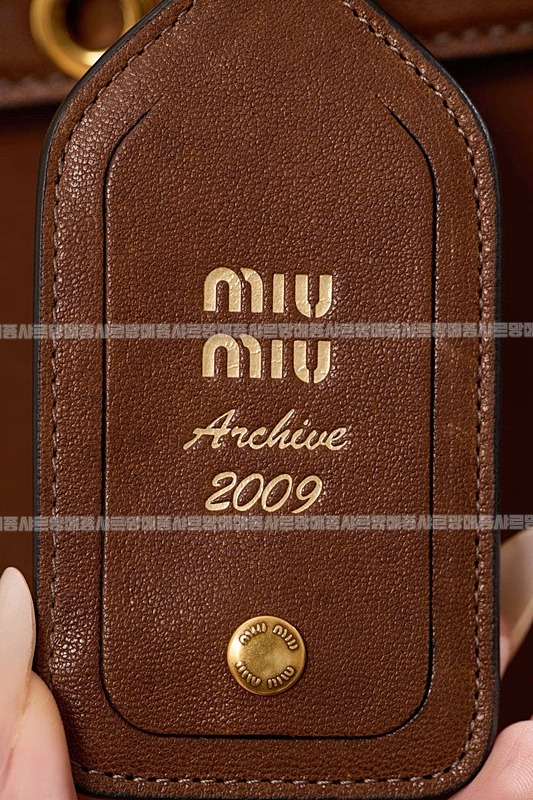 미우미우아방뛰르나파가죽백  20260316-111854-019루.jpg