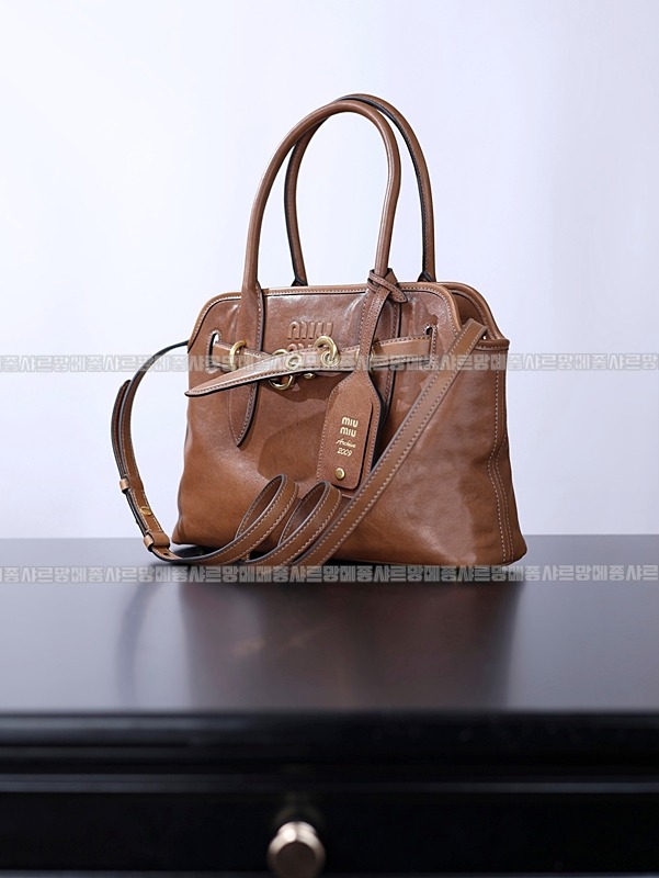 미우미우아방뛰르나파가죽백  20260316-112136-009루.jpg