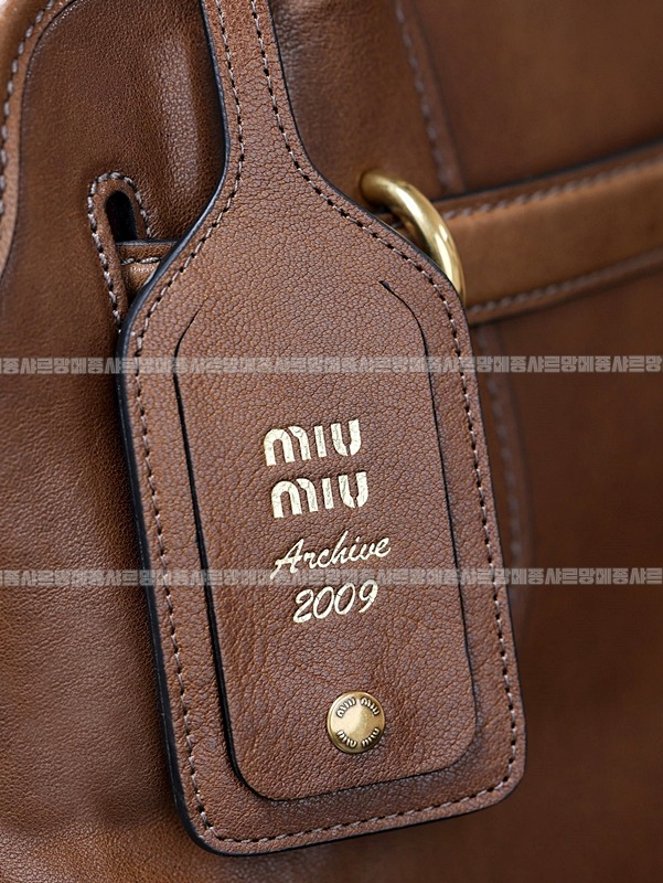 미우미우아방뛰르나파가죽백  20260316-112138-017루.jpg