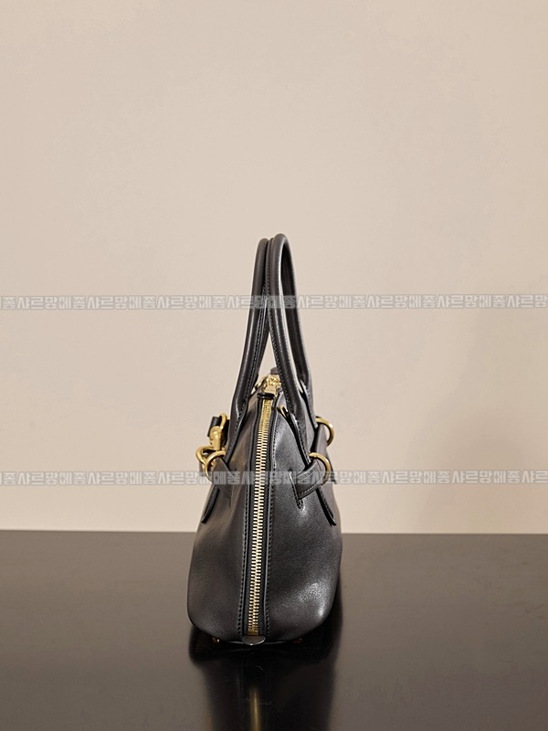 미우미우아방뛰르나파가죽백  20260316-123521-007루.jpg