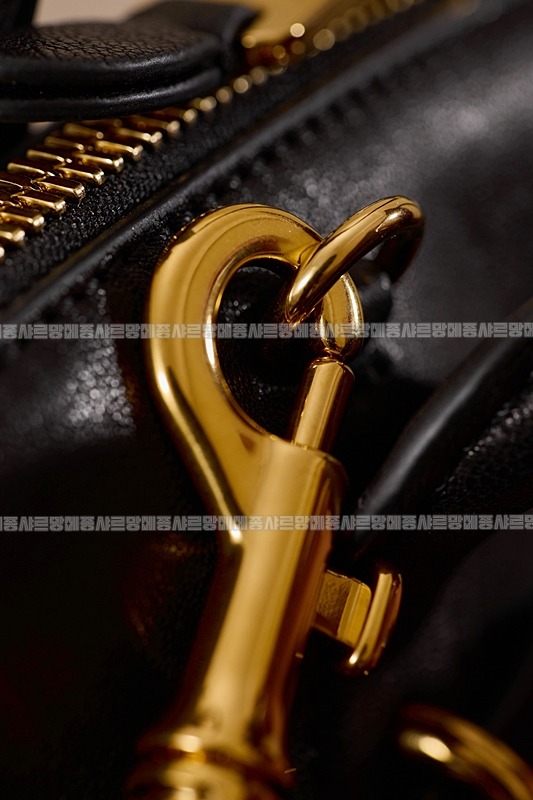 미우미우아방뛰르나파가죽백  20260316-123522-010루.jpg