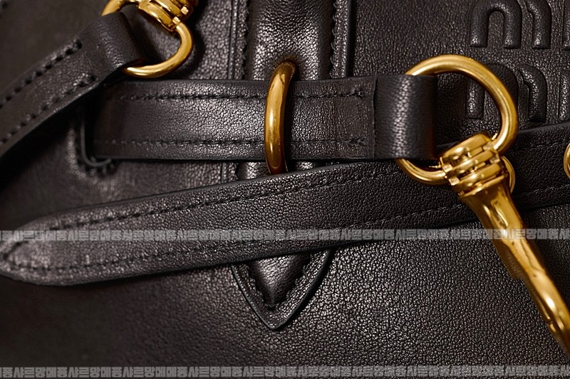 미우미우아방뛰르나파가죽백  20260316-123523-016루.jpg