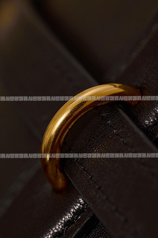 미우미우아방뛰르나파가죽백  20260316-123523-020루.jpg