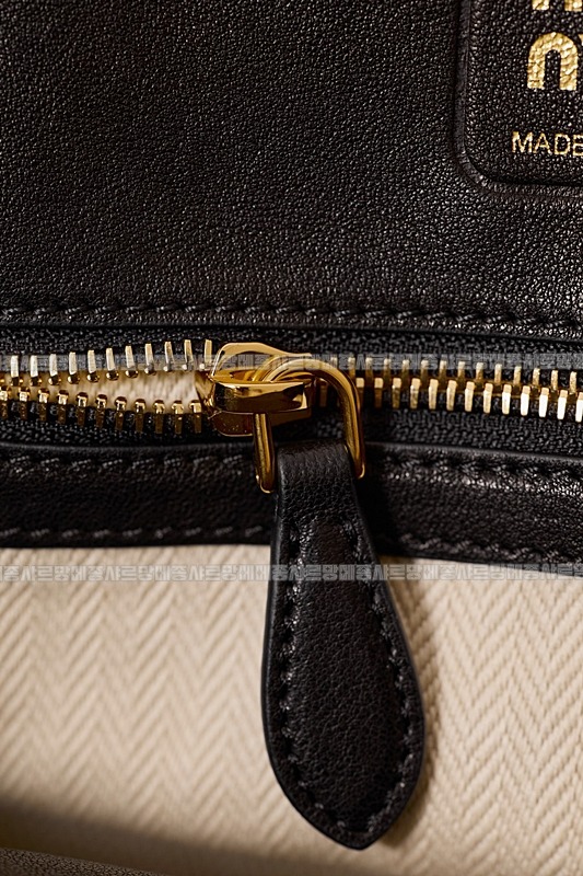 미우미우아방뛰르나파가죽백  20260316-123524-023루.jpg