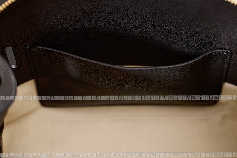 미우미우아방뛰르나파가죽백  20260316-125303-012루.jpg