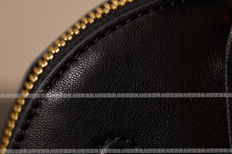 미우미우아방뛰르나파가죽백  20260316-125305-018루.jpg