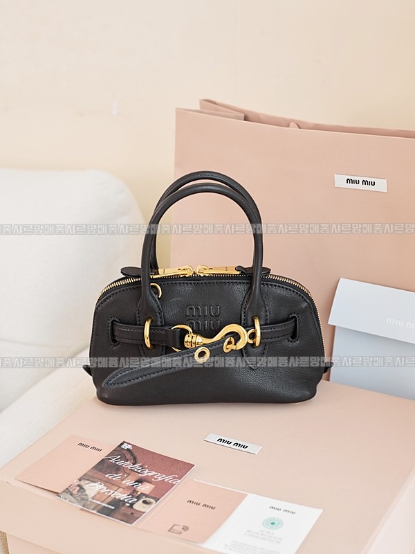 미우미우아방뛰르나파가죽백  20260316-134521-028루.jpg