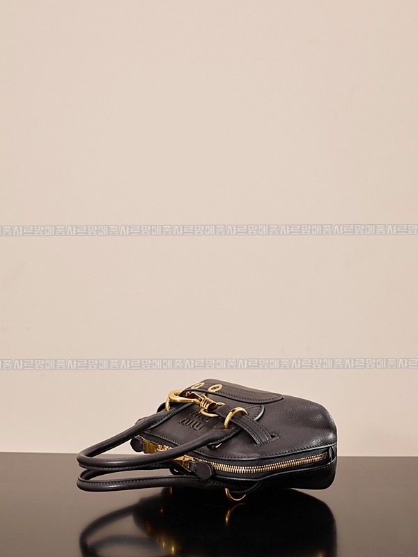 미우미우아방뛰르나파가죽백  20260316-134516-007루.jpg