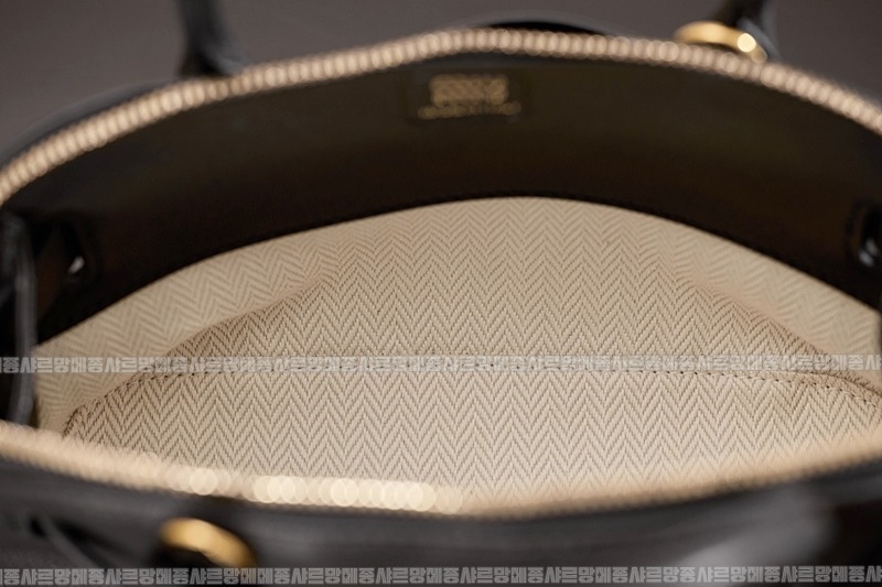 미우미우아방뛰르나파가죽백  20260316-134518-012루.jpg