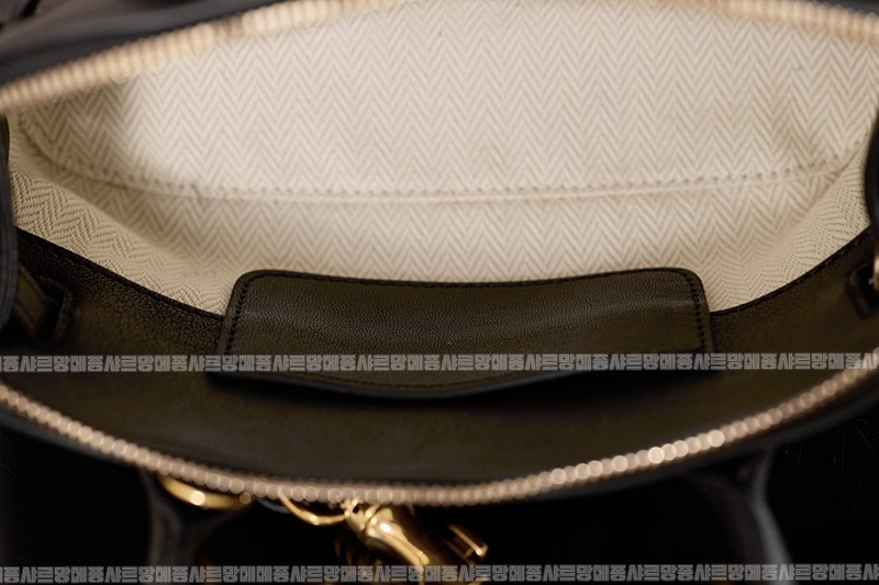 미우미우아방뛰르나파가죽백  20260316-134518-013루.jpg