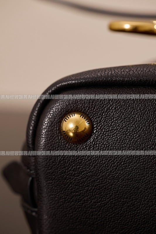 미우미우아방뛰르나파가죽백  20260316-134519-017루.jpg