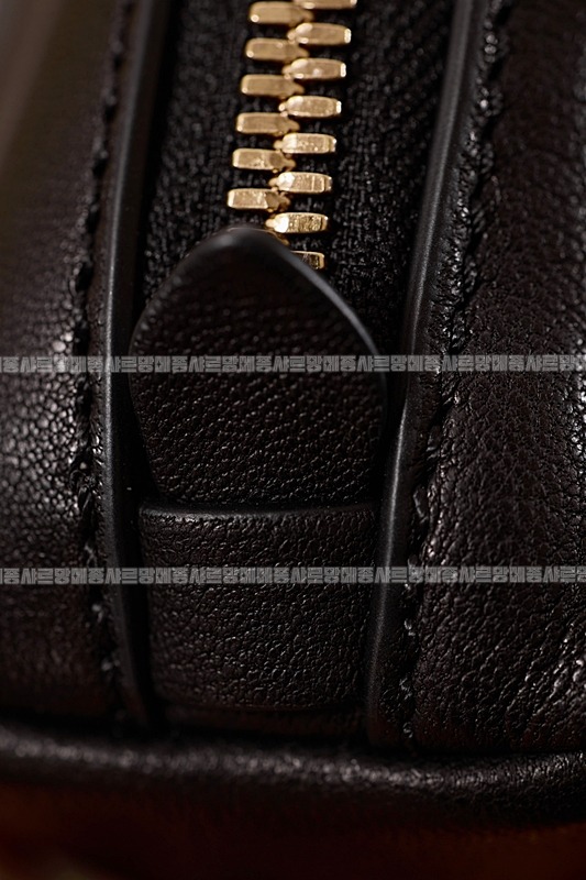 미우미우아방뛰르나파가죽백  20260316-134520-018루.jpg