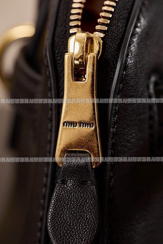 미우미우아방뛰르나파가죽백  20260316-134520-019루.jpg