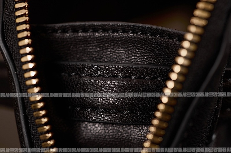 미우미우아방뛰르나파가죽백  20260316-134520-021루.jpg