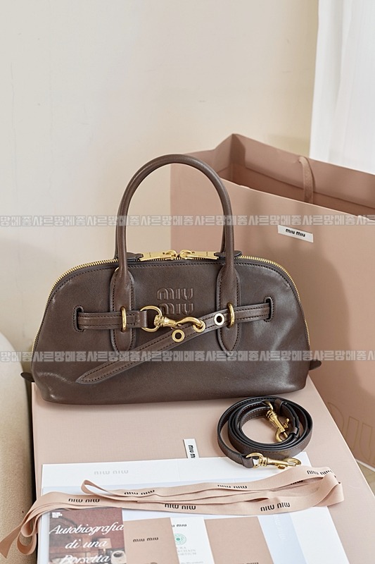 미우미우아방뛰르나파가죽백  20260316-142255-027루.jpg