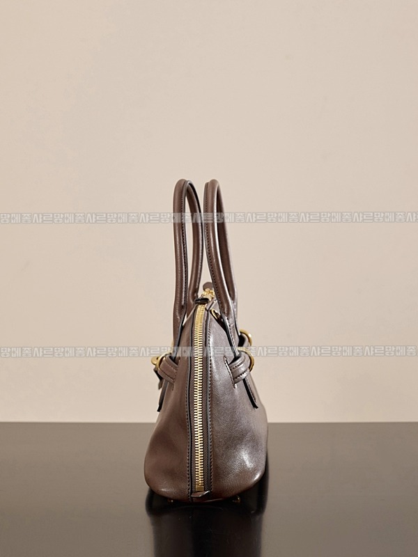 미우미우아방뛰르나파가죽백  20260316-142251-008루.jpg