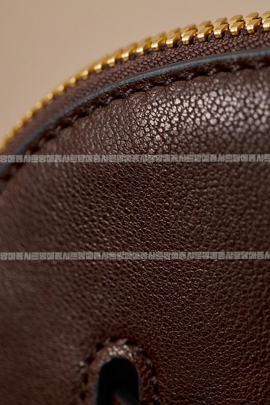 미우미우아방뛰르나파가죽백  20260316-142252-011루.jpg