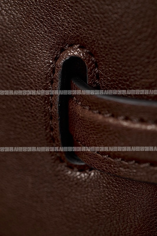 미우미우아방뛰르나파가죽백  20260316-142253-016루.jpg