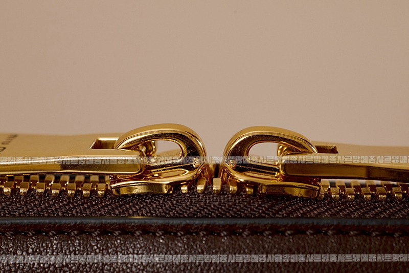 미우미우아방뛰르나파가죽백  20260316-142252-014루.jpg